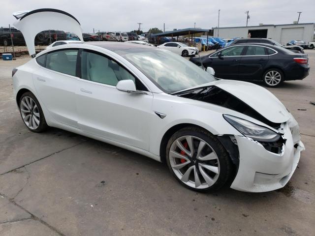 5YJ3E1EB8JF081637 - 2018 TESLA MODEL 3 WHITE photo 4