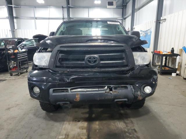 5TFDY5F15AX104323 - 2010 TOYOTA TUNDRA CREWMAX SR5 BLACK photo 5