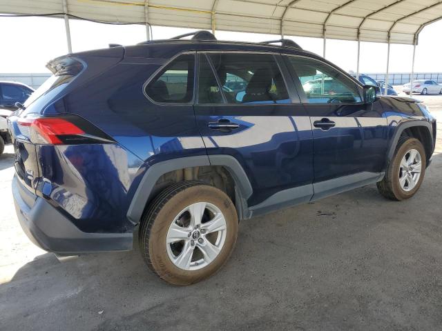 2T3P1RFV5KW048059 - 2019 TOYOTA RAV4 XLE BLUE photo 3