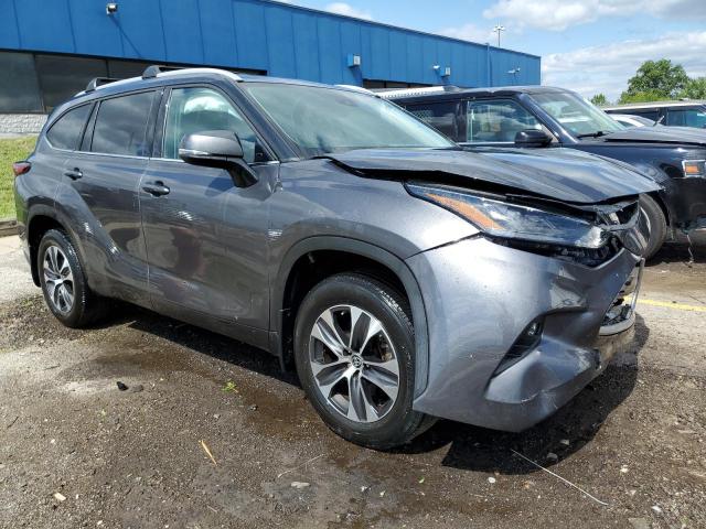 5TDGZRBH4NS587884 - 2022 TOYOTA HIGHLANDER XLE BLACK photo 4
