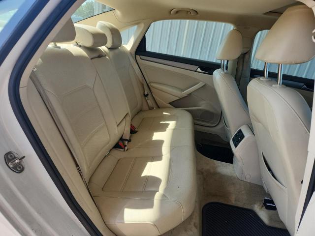 1VWBV7A32FC108801 - 2015 VOLKSWAGEN PASSAT SE WHITE photo 10
