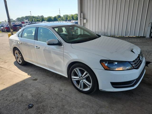 1VWBV7A32FC108801 - 2015 VOLKSWAGEN PASSAT SE WHITE photo 4