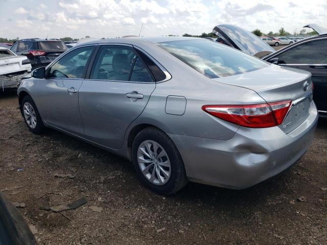 4T4BF1FK8FR477316 - 2015 TOYOTA CAMRY LE SILVER photo 2