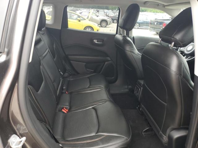 3C4NJDCB6JT400303 - 2018 JEEP COMPASS LIMITED Մոխրագույն լուսանկար 11