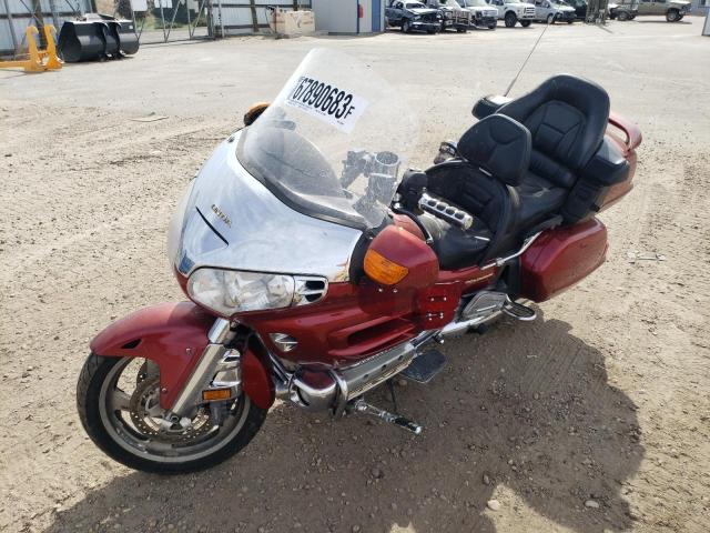 1HFSC47061A002981 - 2001 HONDA GL1800 RED photo 2