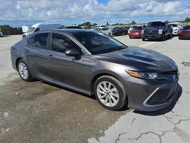 4T1C11AK3NU071205 - 2022 TOYOTA CAMRY LE GRAY photo 4