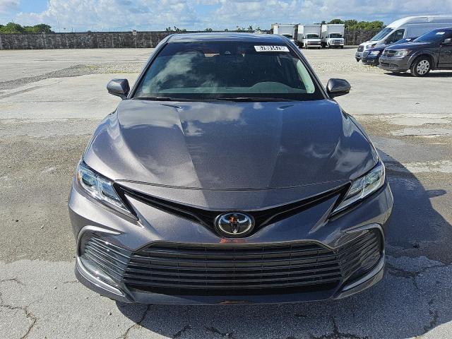 4T1C11AK3NU071205 - 2022 TOYOTA CAMRY LE GRAY photo 5