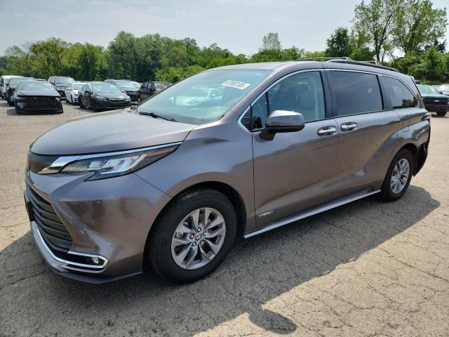 2021 TOYOTA SIENNA XLE, 