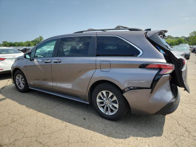 5TDYRKEC8MS037114 - 2021 TOYOTA SIENNA XLE GRAY photo 2