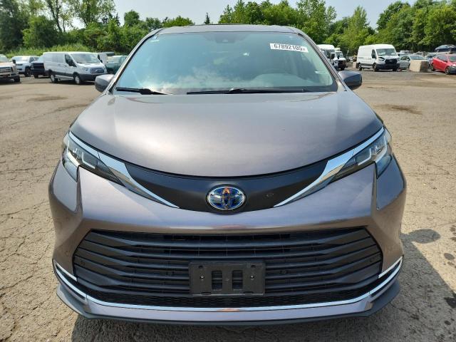 5TDYRKEC8MS037114 - 2021 TOYOTA SIENNA XLE GRAY photo 5