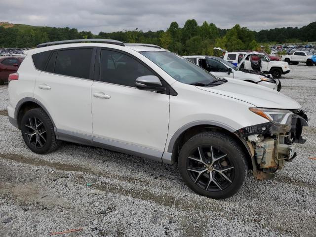2T3NFREV3JW450669 - 2018 TOYOTA RAV4 SE WHITE photo 4