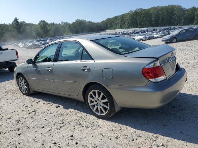 4T1BF30K15U613623 - 2005 TOYOTA CAMRY LE SILVER photo 2