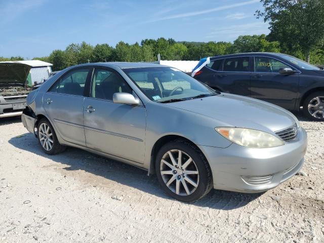 4T1BF30K15U613623 - 2005 TOYOTA CAMRY LE SILVER photo 4