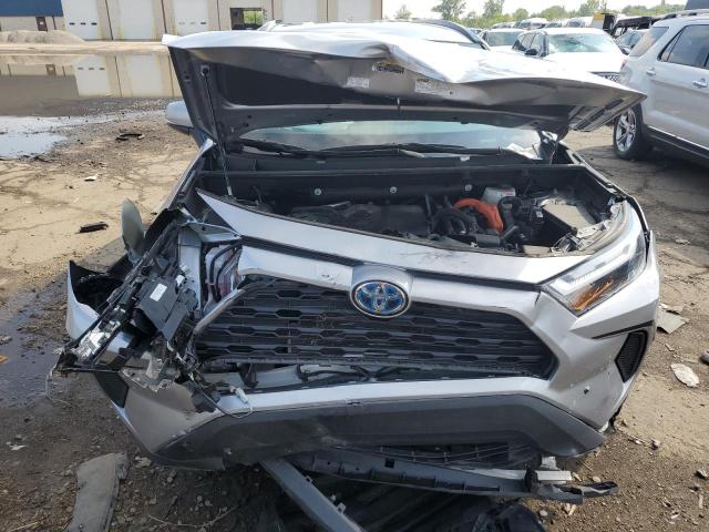 4T3RWRFV5RU112072 - 2024 TOYOTA RAV4 XLE Gümüş foto 11