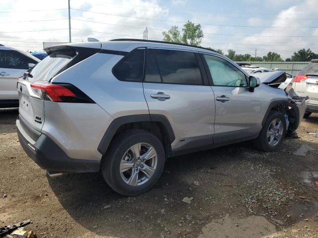 4T3RWRFV5RU112072 - 2024 TOYOTA RAV4 XLE Gümüş foto 3