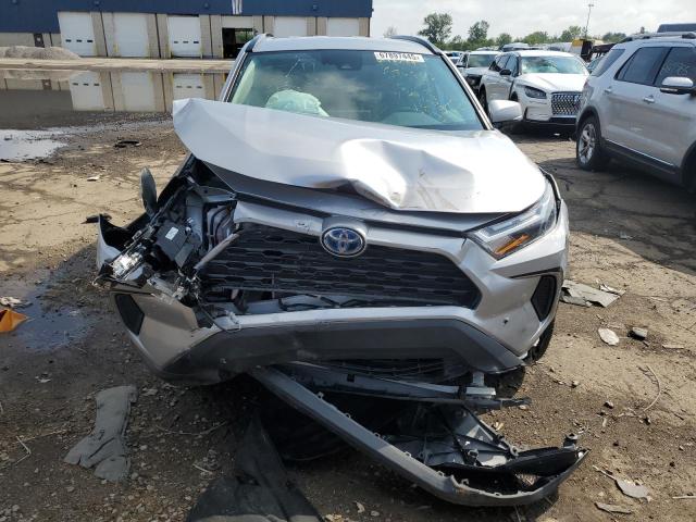 4T3RWRFV5RU112072 - 2024 TOYOTA RAV4 XLE Gümüş foto 5