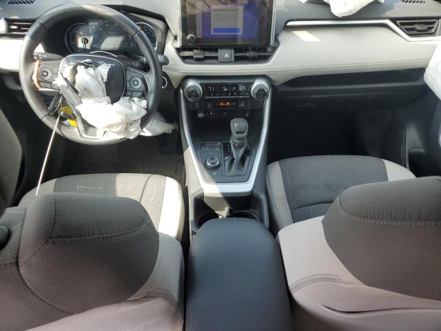 4T3RWRFV5RU112072 - 2024 TOYOTA RAV4 XLE Gümüş foto 8