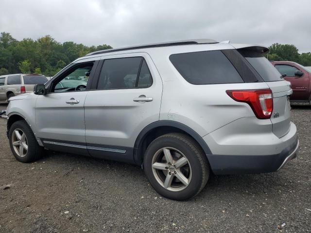 1FM5K8D84HGB13091 - 2017 FORD EXPLORER XLT SILVER photo 2