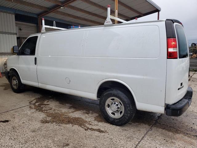 1GCWGBFP5J1335093 - 2018 CHEVROLET EXPRESS G2 Weiß Foto 2