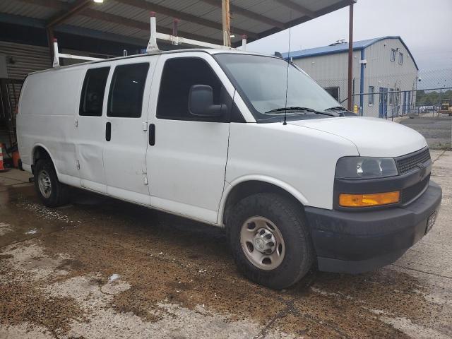 1GCWGBFP5J1335093 - 2018 CHEVROLET EXPRESS G2 Weiß Foto 4
