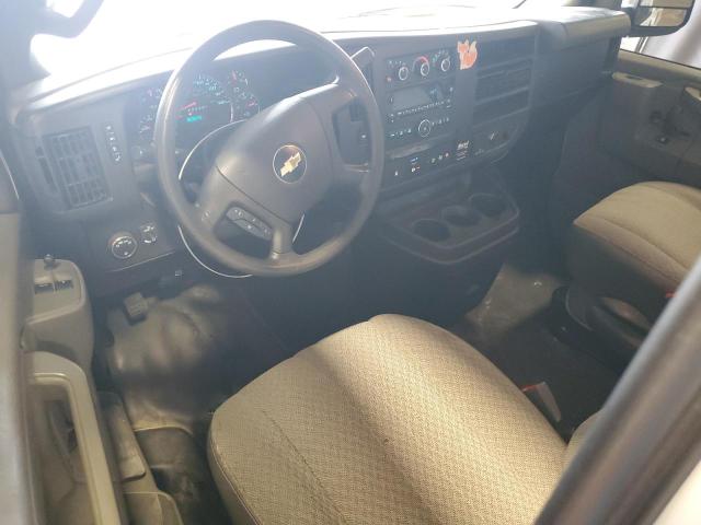 1GCWGBFP5J1335093 - 2018 CHEVROLET EXPRESS G2 Weiß Foto 8