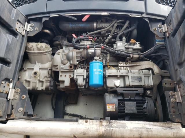 1UYVS2531FU114607 - 2015 UTILITY VS2RA WHITE photo 7