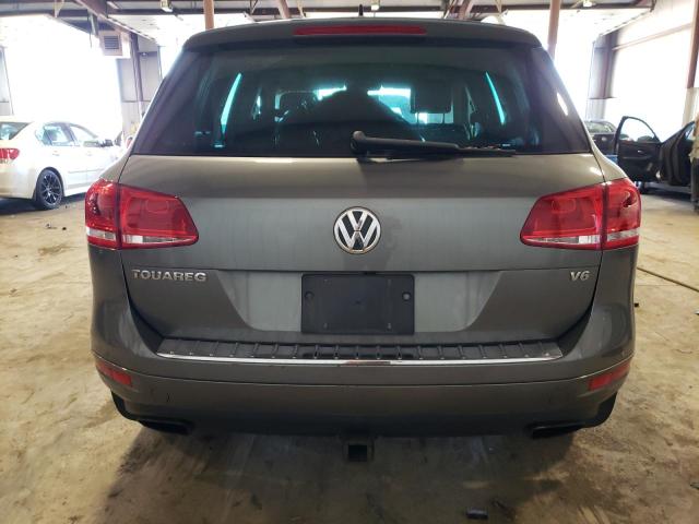 WVGEF9BPXED014471 - 2014 VOLKSWAGEN TOUAREG V6 GRAY photo 6