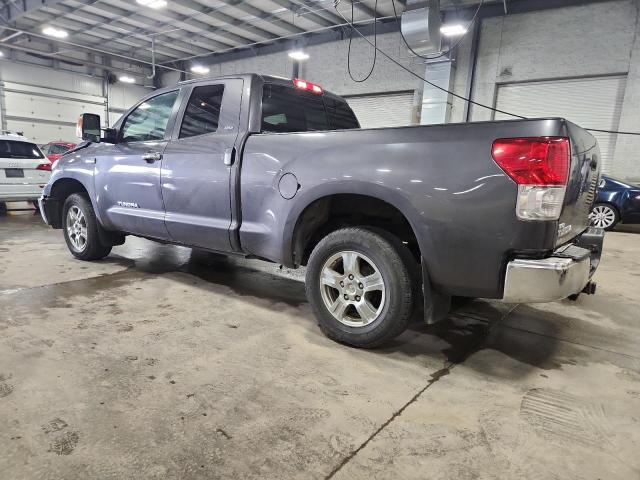 5TFUW5F15BX168241 - 2011 TOYOTA TUNDRA DOUBLE CAB SR5 GRAY photo 2