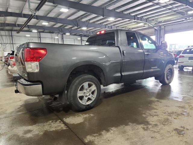 5TFUW5F15BX168241 - 2011 TOYOTA TUNDRA DOUBLE CAB SR5 GRAY photo 3