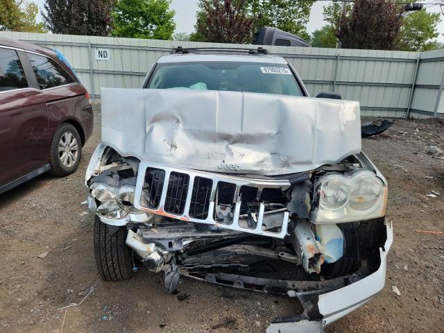 1J4GR48K05C724787 - 2005 JEEP GRAND CHEROKEE LAREDO SILVER photo 5