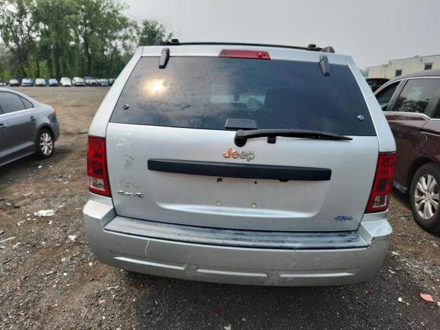 1J4GR48K05C724787 - 2005 JEEP GRAND CHEROKEE LAREDO SILVER photo 6