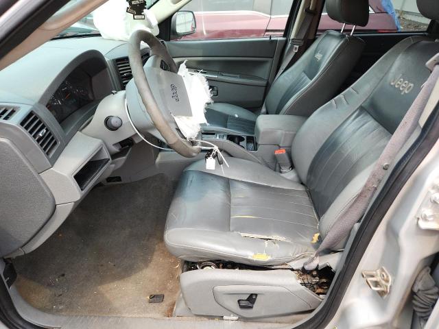 1J4GR48K05C724787 - 2005 JEEP GRAND CHEROKEE LAREDO SILVER photo 7