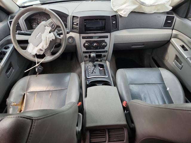 1J4GR48K05C724787 - 2005 JEEP GRAND CHEROKEE LAREDO SILVER photo 8