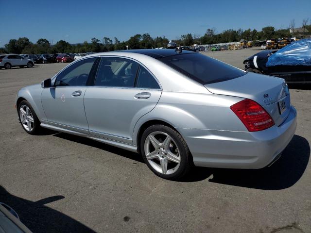 WDDNG8GB1BA365832 - 2011 MERCEDES-BENZ S 550 4MATIC SILVER photo 2