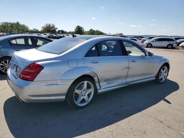 WDDNG8GB1BA365832 - 2011 MERCEDES-BENZ S 550 4MATIC SILVER photo 3