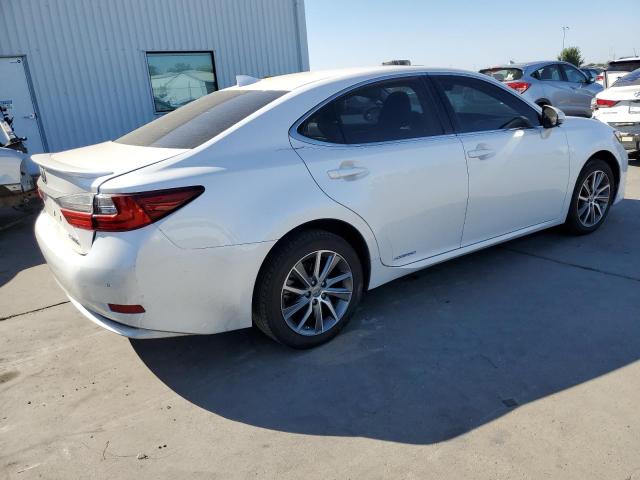 JTHBW1GG2G2106768 - 2016 LEXUS ES 300H WHITE photo 3