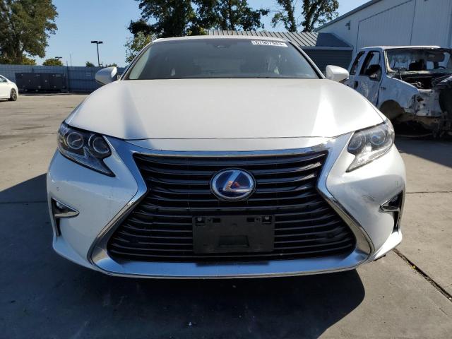 JTHBW1GG2G2106768 - 2016 LEXUS ES 300H WHITE photo 5