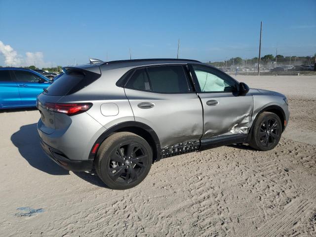 LRBFZNR4XPD034841 - 2023 BUICK ENVISION ESSENCE SILVER photo 3