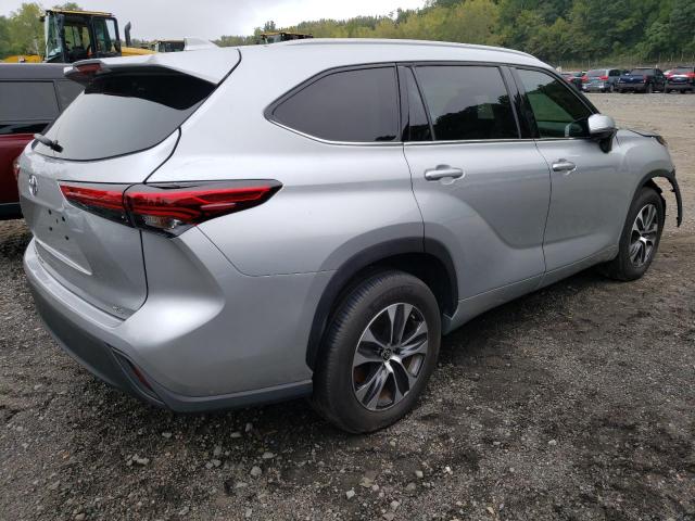 5TDGZRAH4NS553056 - 2022 TOYOTA HIGHLANDER XLE Silber Foto 3