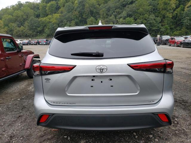 5TDGZRAH4NS553056 - 2022 TOYOTA HIGHLANDER XLE Silber Foto 6