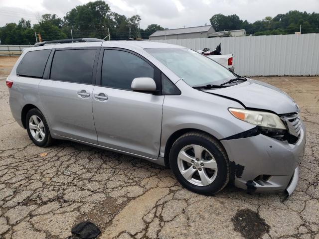 5TDKZ3DC2HS880969 - 2017 TOYOTA SIENNA LE SILVER photo 4