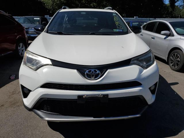 JTMJFREVXGJ075398 - 2016 TOYOTA RAV4 SE WHITE photo 5