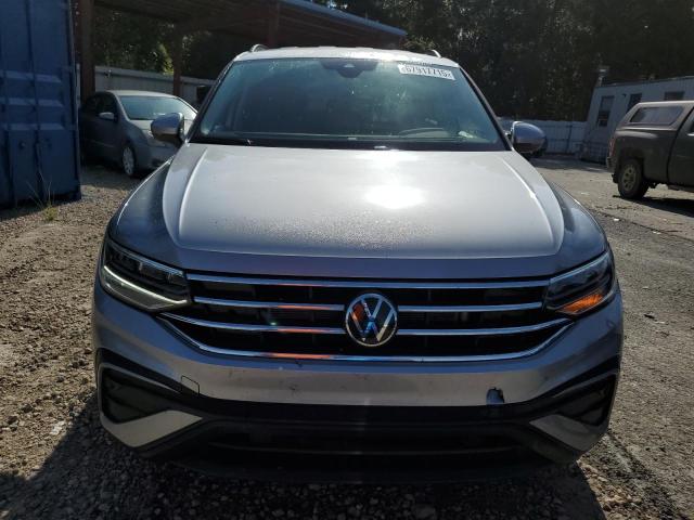 3VVRB7AX6RM173877 - 2024 VOLKSWAGEN TIGUAN S فضي صورة 5