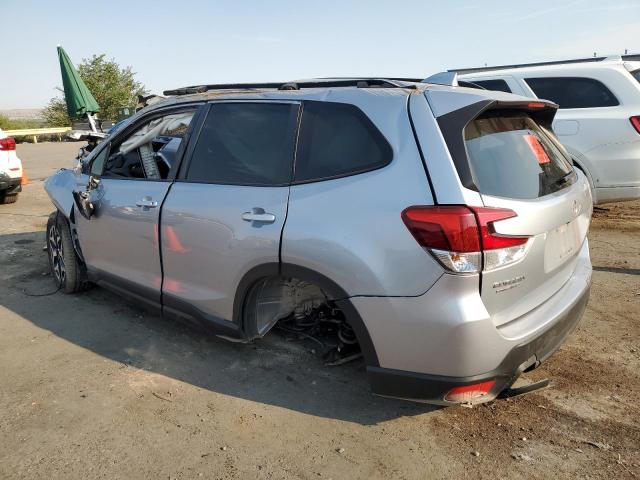 JF2SKAEC2NH503518 - 2022 SUBARU FORESTER PREMIUM Gümüş foto 2
