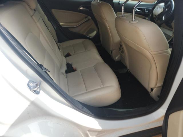 WDCTG4EB3KU003605 - 2019 MERCEDES-BENZ GLA 250 Biały zdjęcie 10