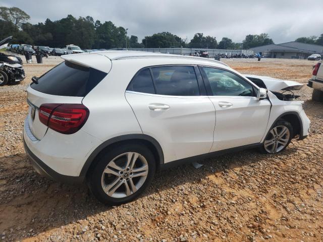 WDCTG4EB3KU003605 - 2019 MERCEDES-BENZ GLA 250 Biały zdjęcie 3