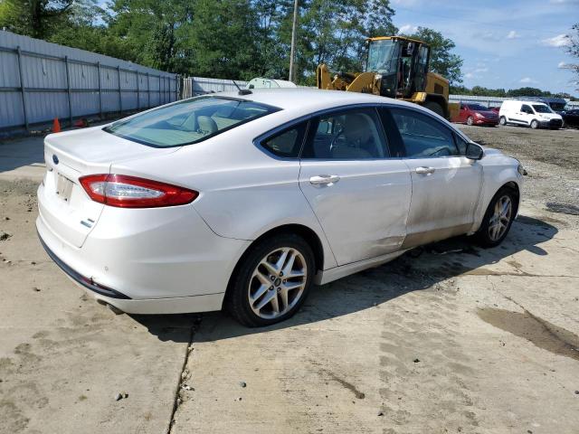 3FA6P0HR7DR316337 - 2013 FORD FUSION SE WHITE photo 3