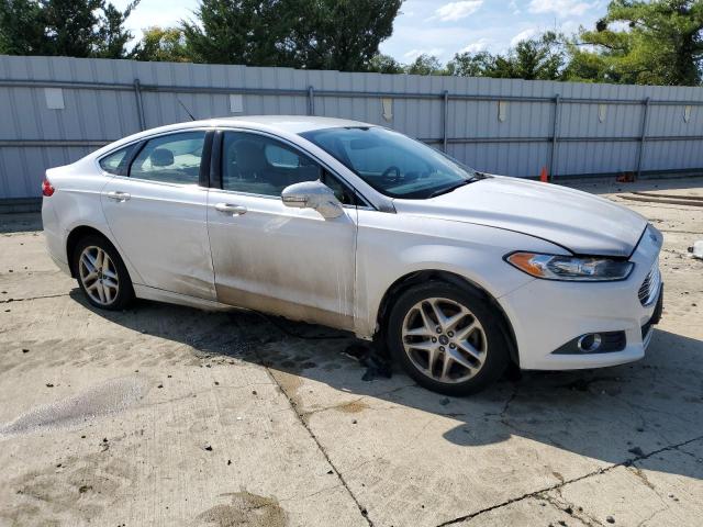 3FA6P0HR7DR316337 - 2013 FORD FUSION SE WHITE photo 4