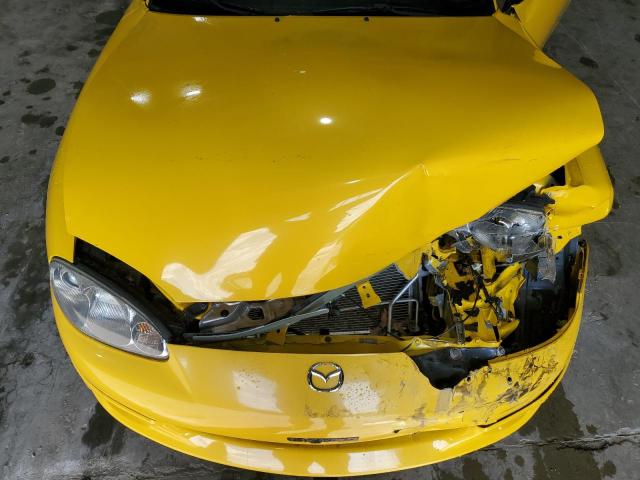 JM1NB353120223395 - 2002 MAZDA MX-5 MIATA BASE YELLOW photo 11