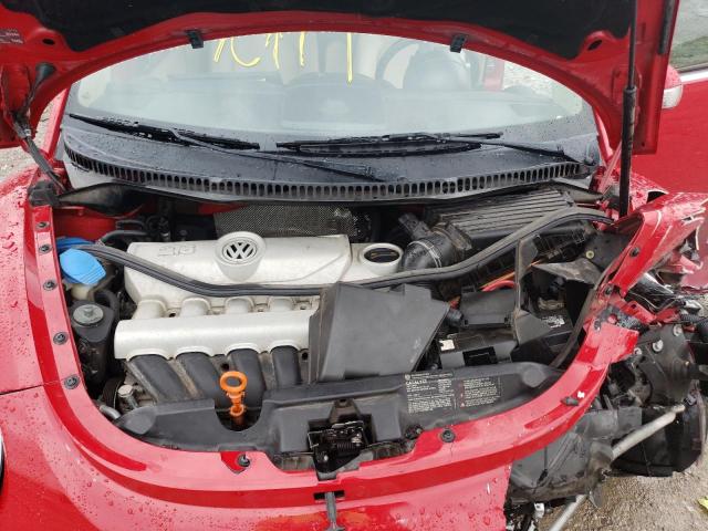 3VWRF31Y18M407262 - 2008 VOLKSWAGEN NEW BEETLE CONVERTIBLE SE RED photo 11